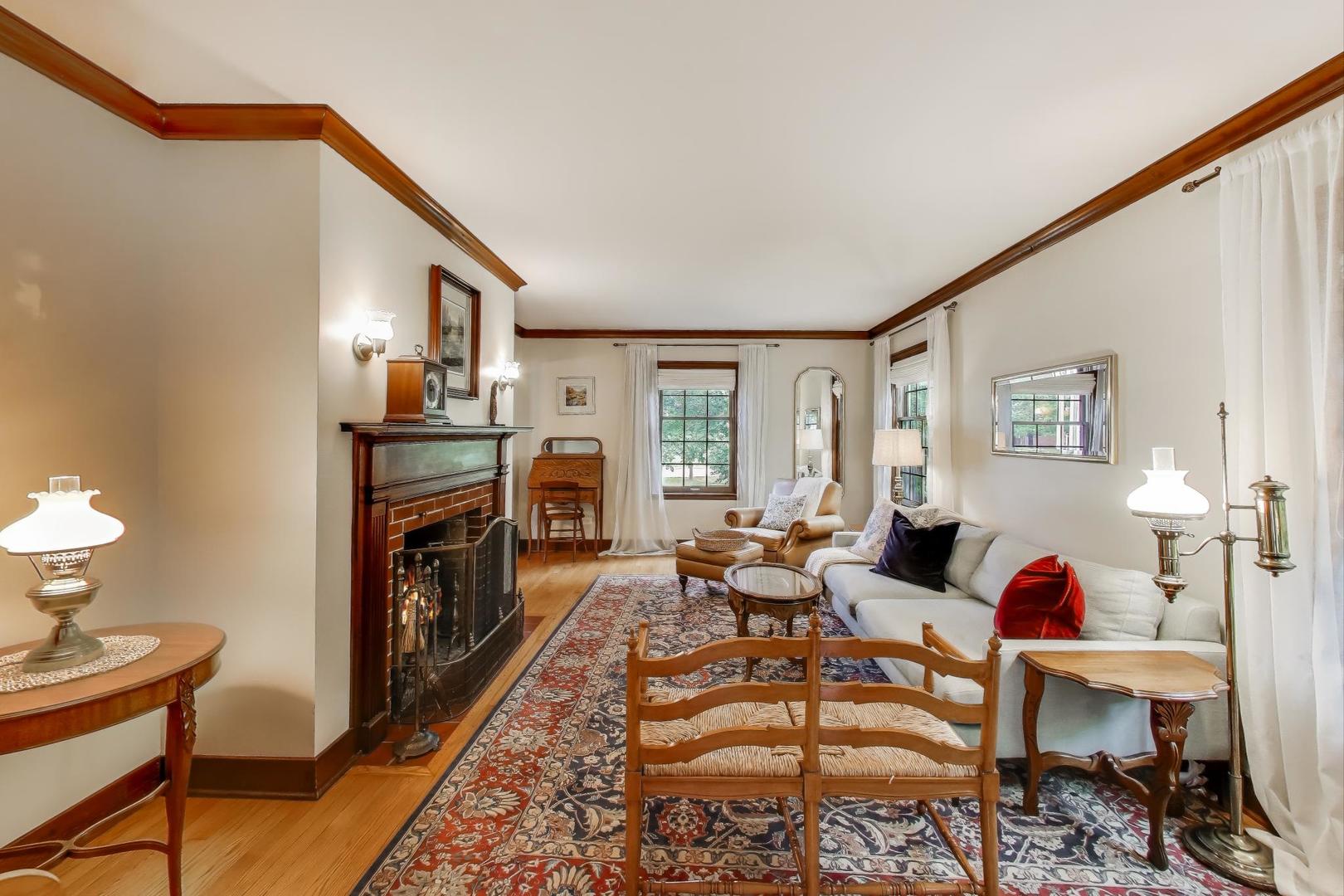 908 Lexington Street, Wheaton, IL 60187
