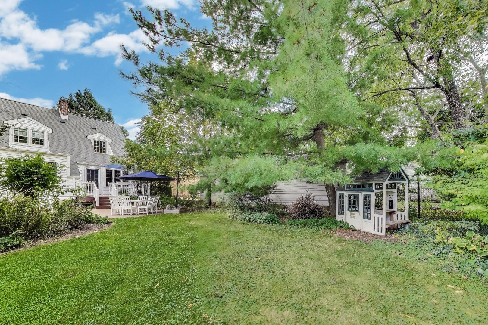 908 Lexington Street, Wheaton, IL 60187