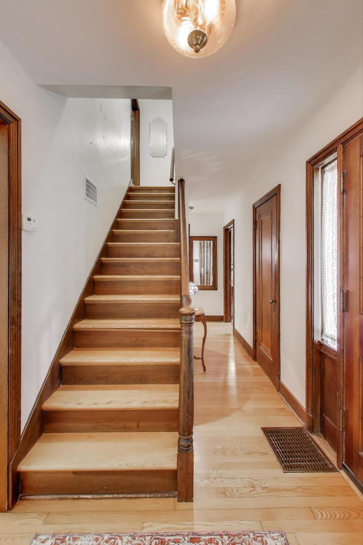 908 Lexington Street, Wheaton, IL 60187