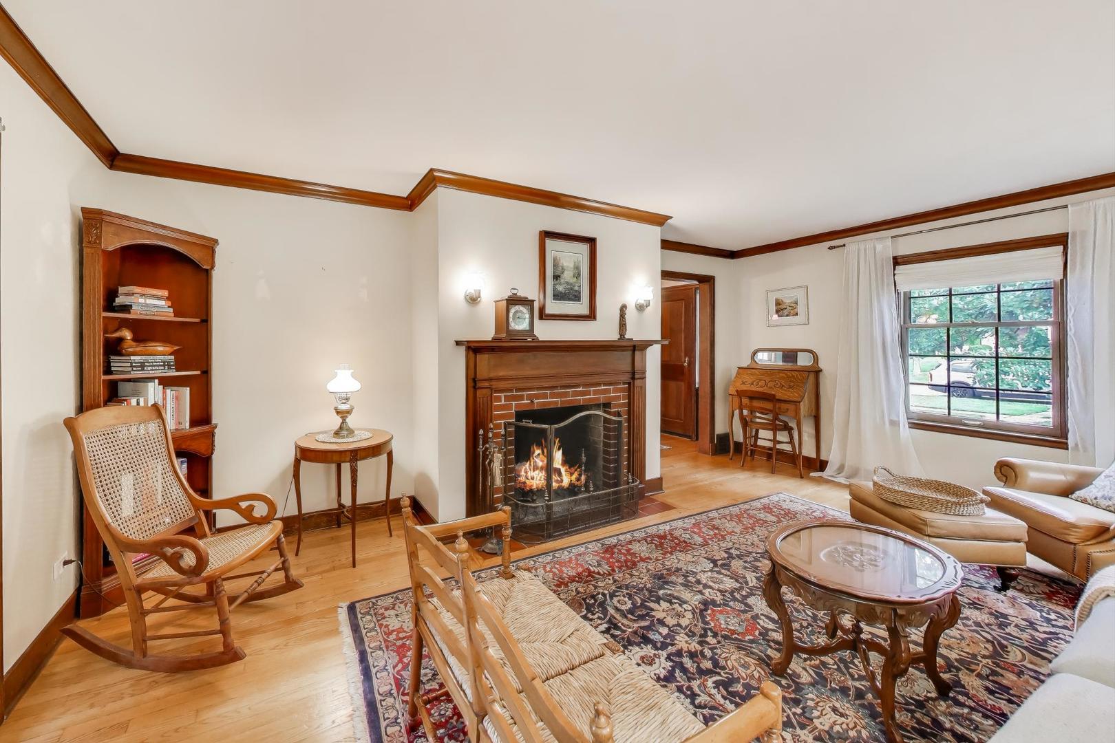 908 Lexington Street, Wheaton, IL 60187