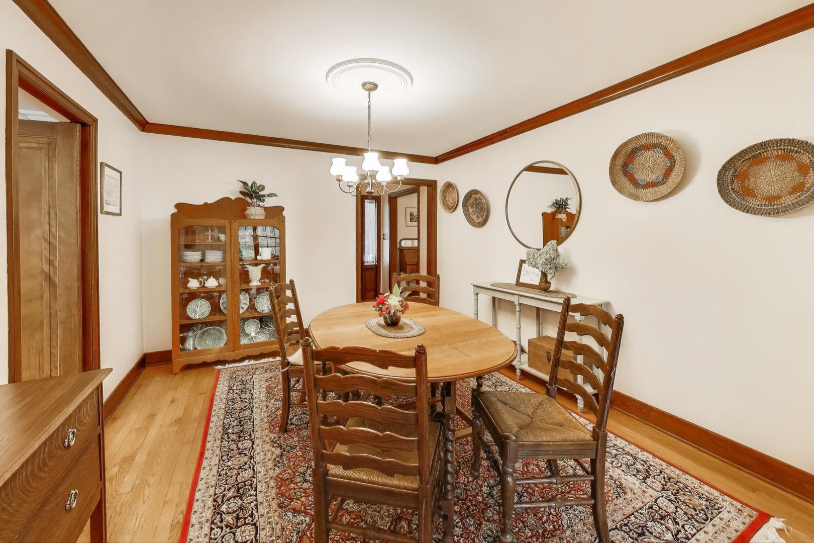 908 Lexington Street, Wheaton, IL 60187