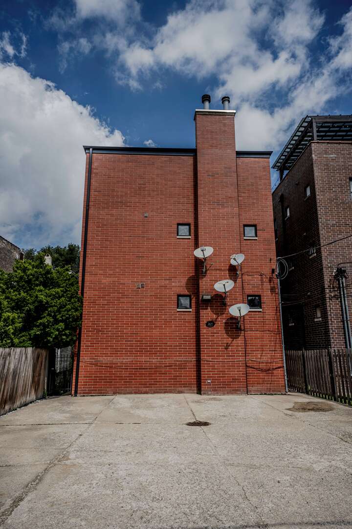 2449 W LOGAN Boulevard #1F, Chicago, IL 60647