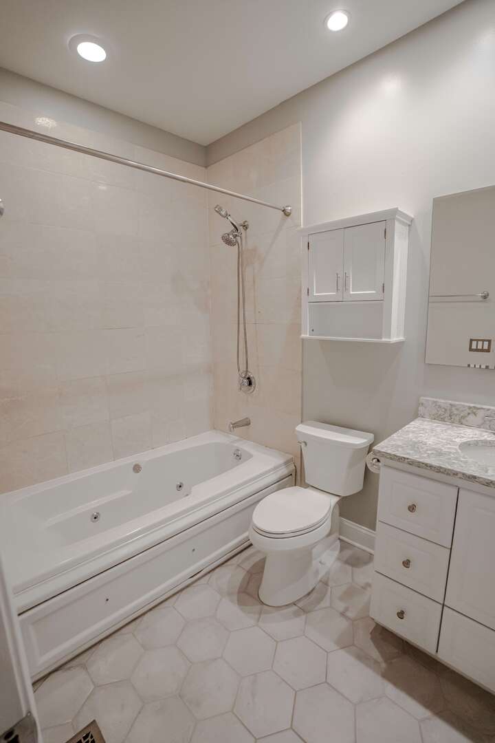 2449 W LOGAN Boulevard #1F, Chicago, IL 60647