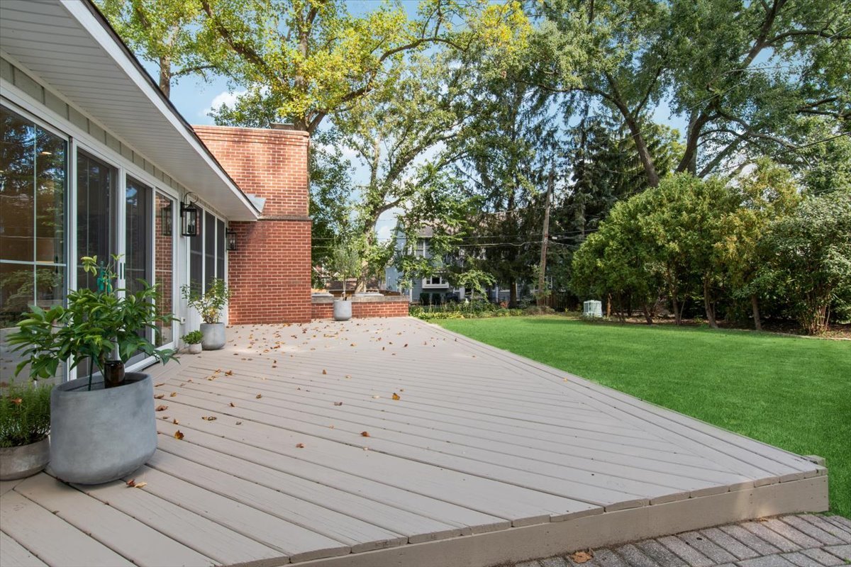 905 Aurora Way, Wheaton, IL 60189