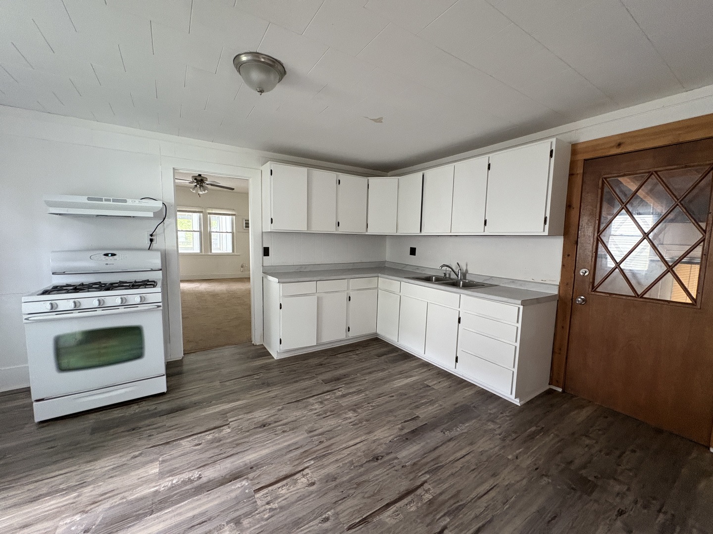 621 W Winthrop Street, Earlville, IL 60518