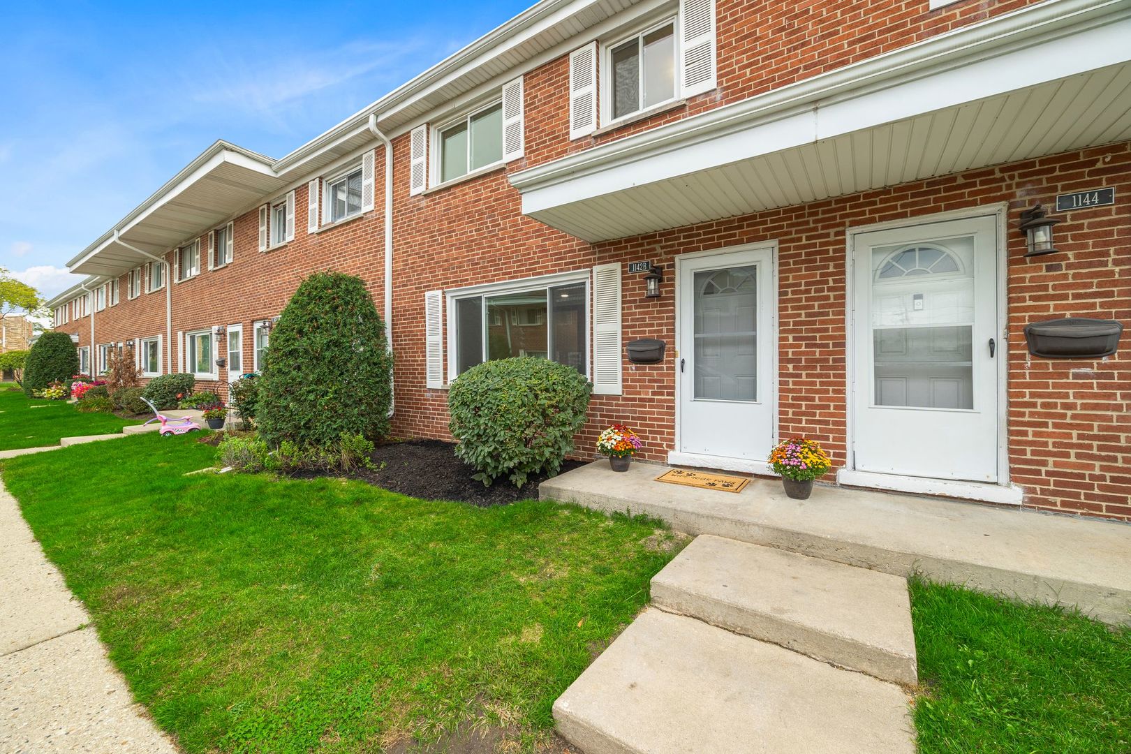 1142 N Boxwood Drive #B, Mount Prospect, IL 60056