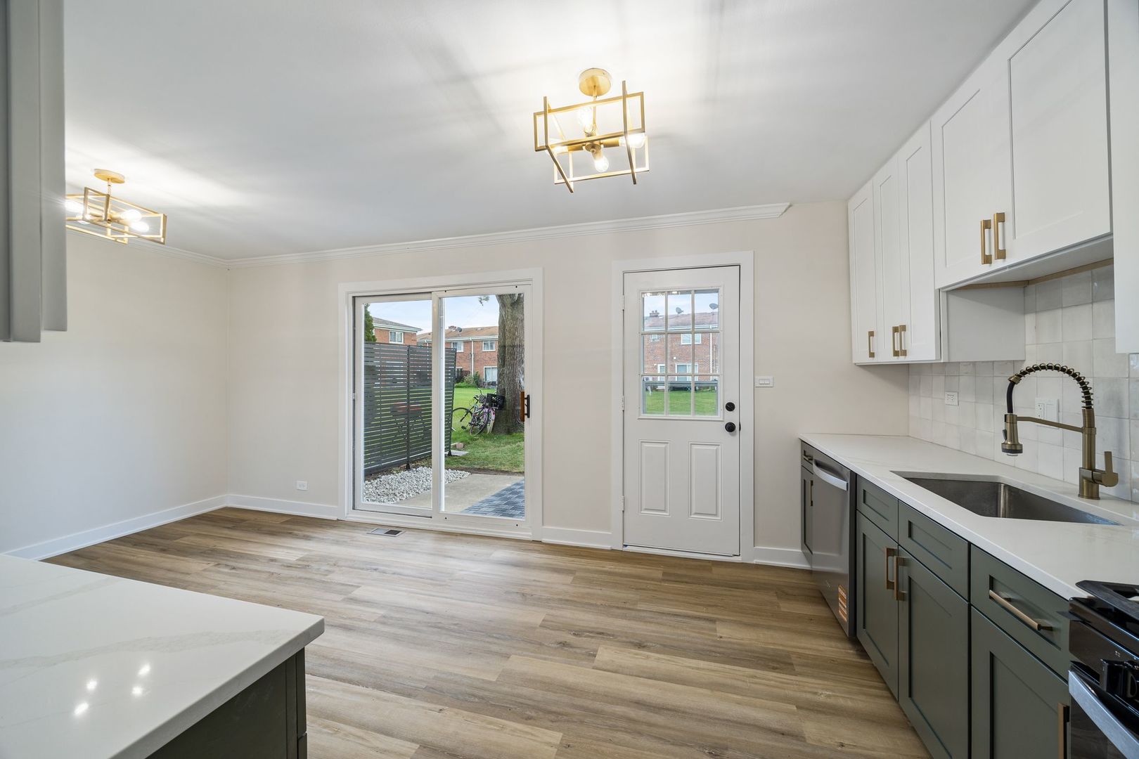 1142 N Boxwood Drive #B, Mount Prospect, IL 60056