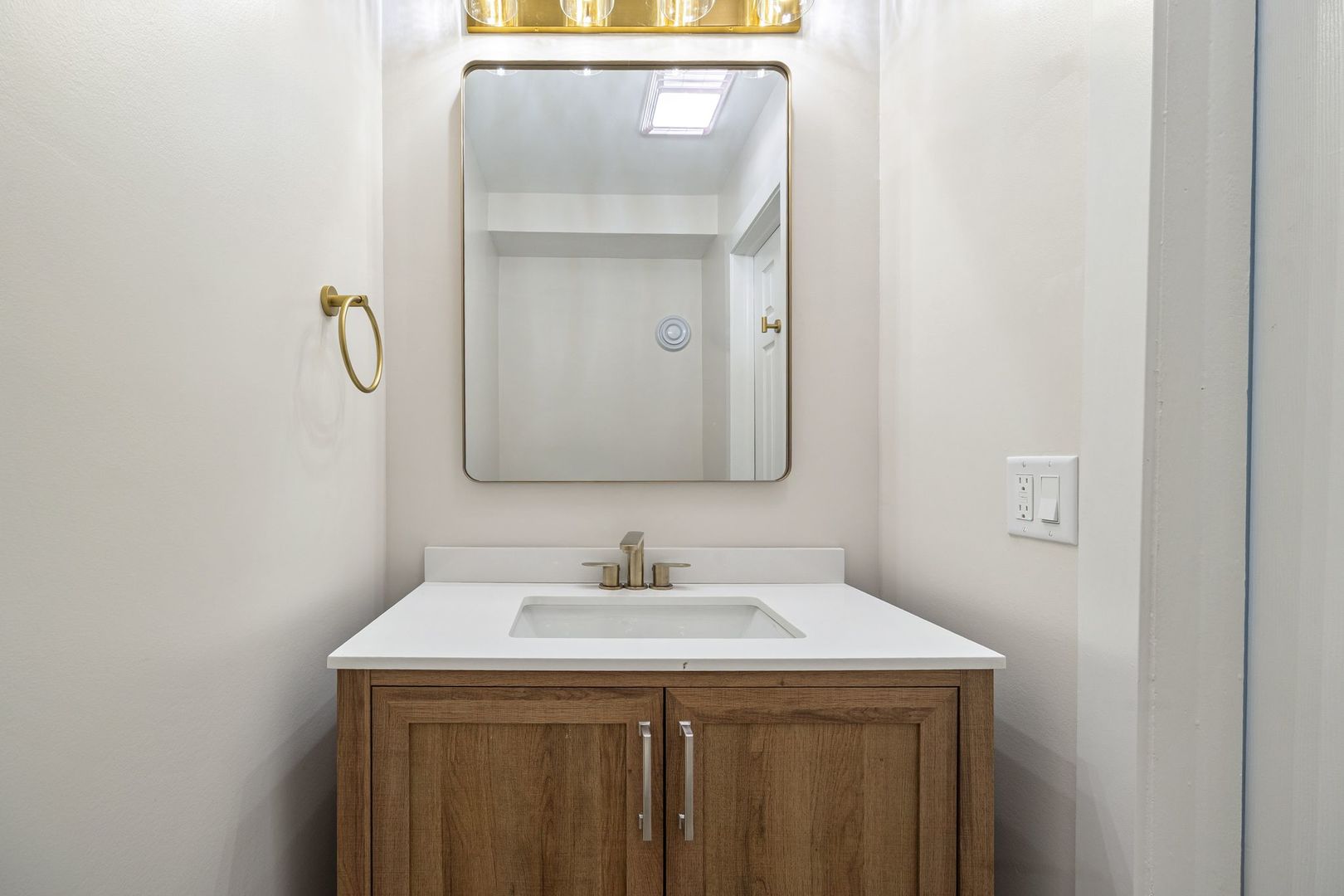 1142 N Boxwood Drive #B, Mount Prospect, IL 60056