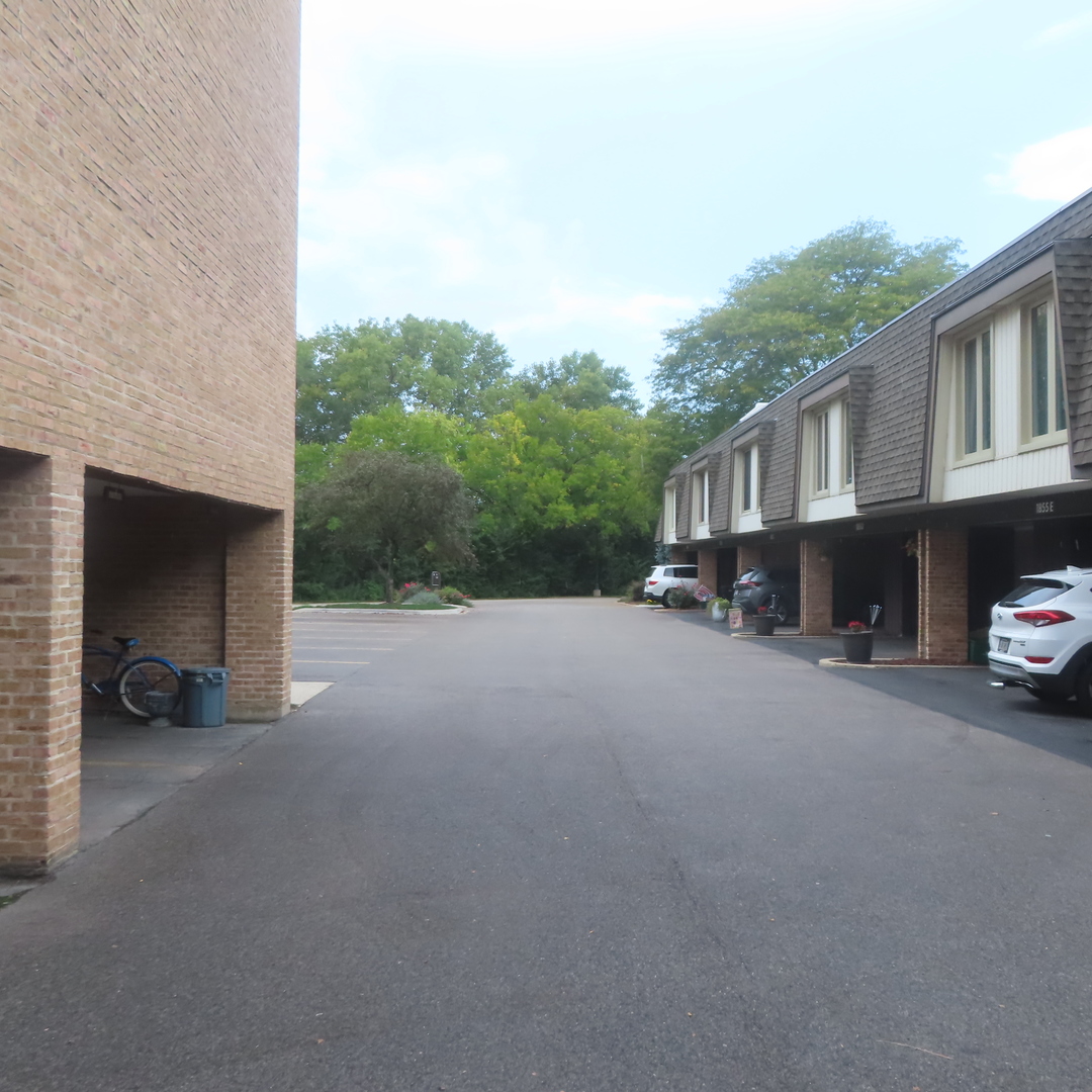 1855 Tanglewood Drive #F, Glenview, IL 60025