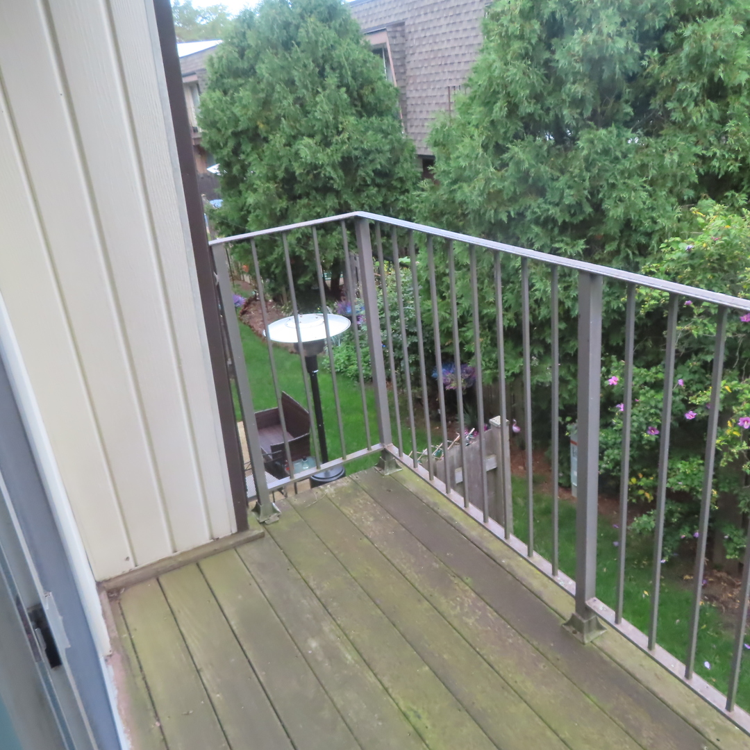 1855 Tanglewood Drive #F, Glenview, IL 60025