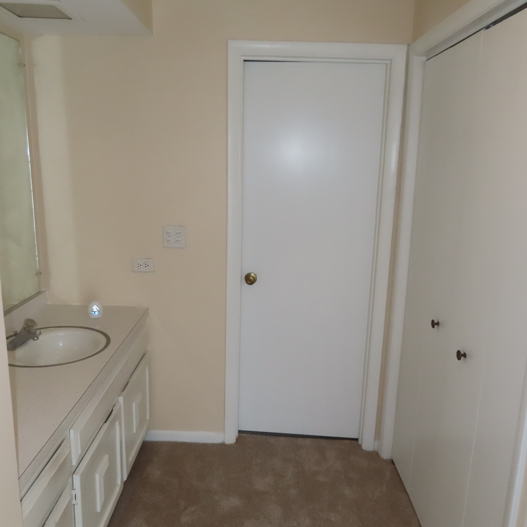 1855 Tanglewood Drive #F, Glenview, IL 60025