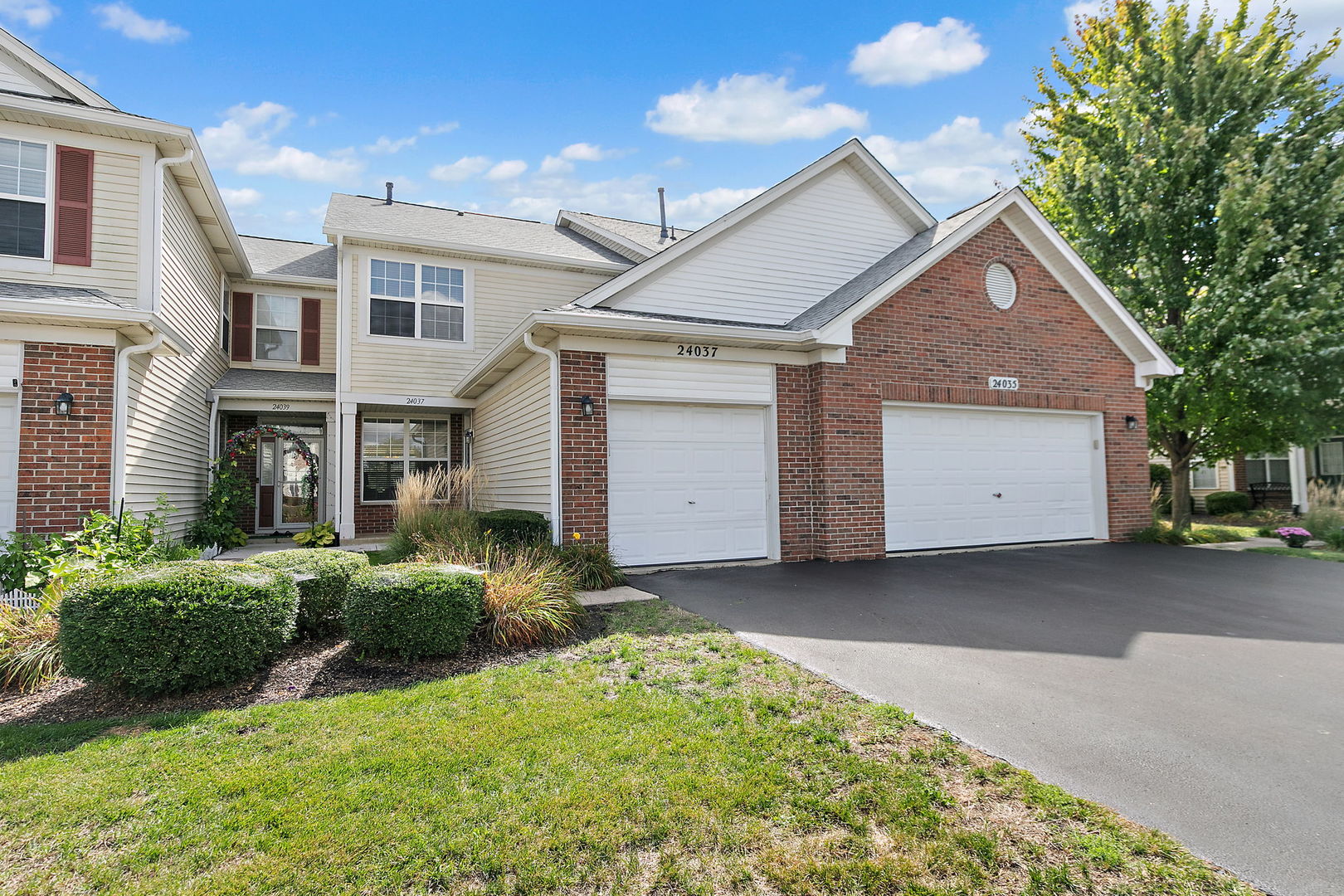 24037 W Pear Tree Circle, Plainfield, IL 60585