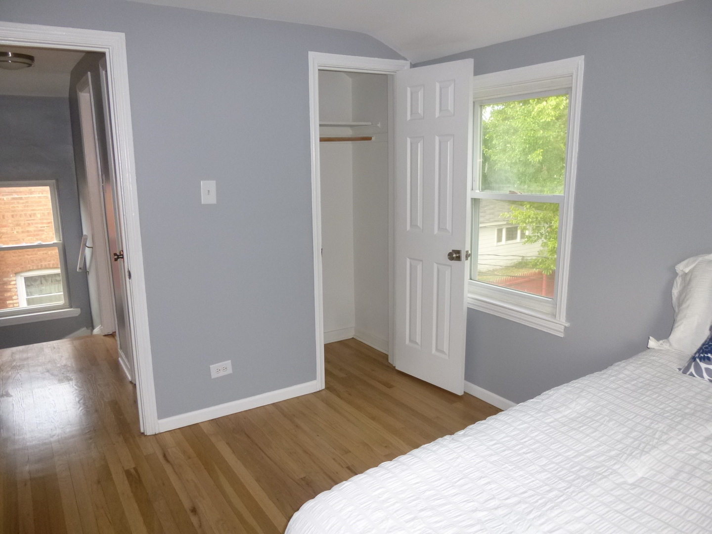 9813 S Calhoun Avenue, Chicago, IL 60617