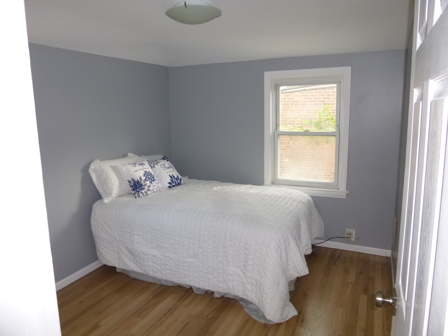 9813 S Calhoun Avenue, Chicago, IL 60617