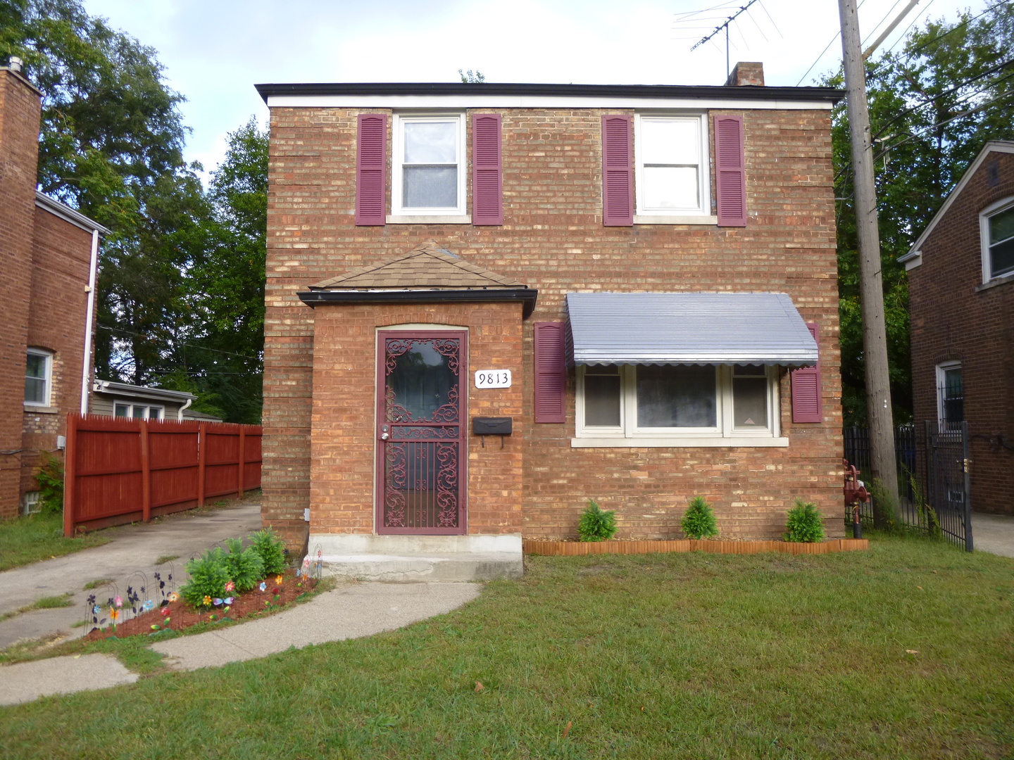 9813 S Calhoun Avenue, Chicago, IL 60617