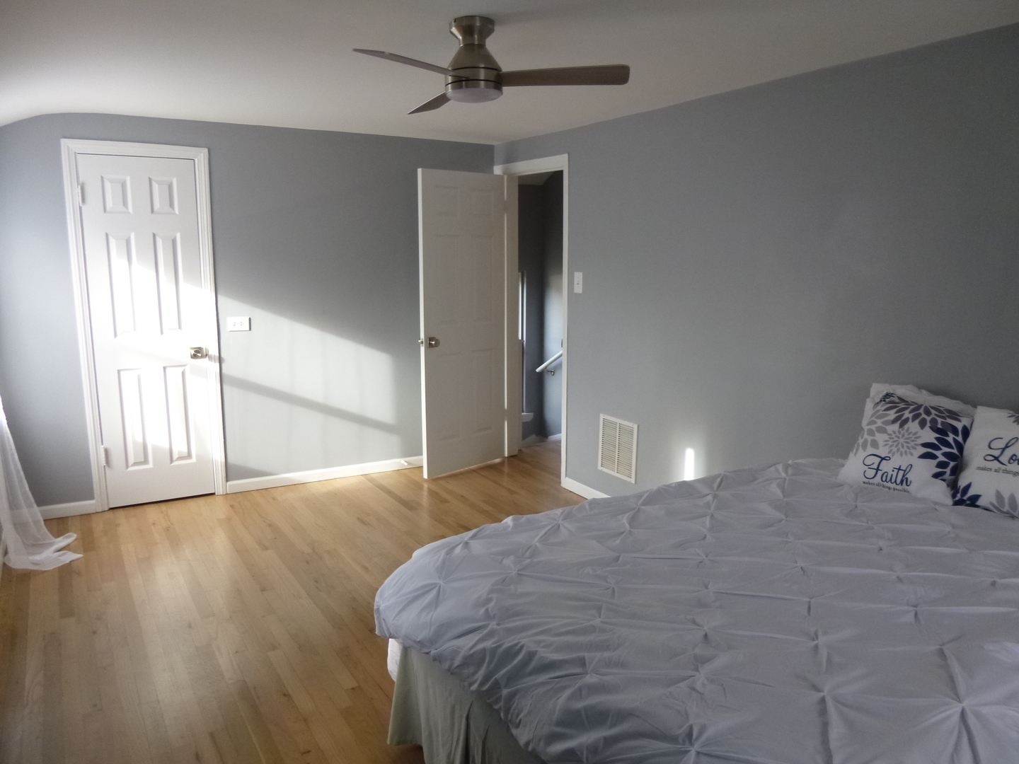 9813 S Calhoun Avenue, Chicago, IL 60617