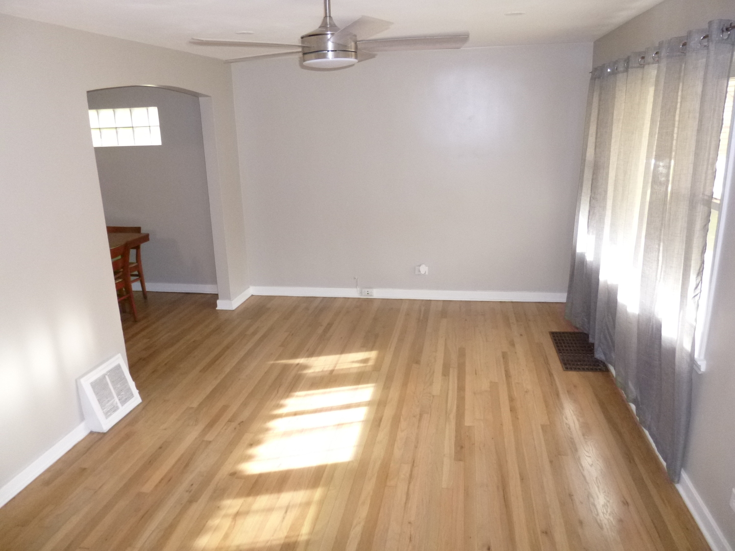 9813 S Calhoun Avenue, Chicago, IL 60617