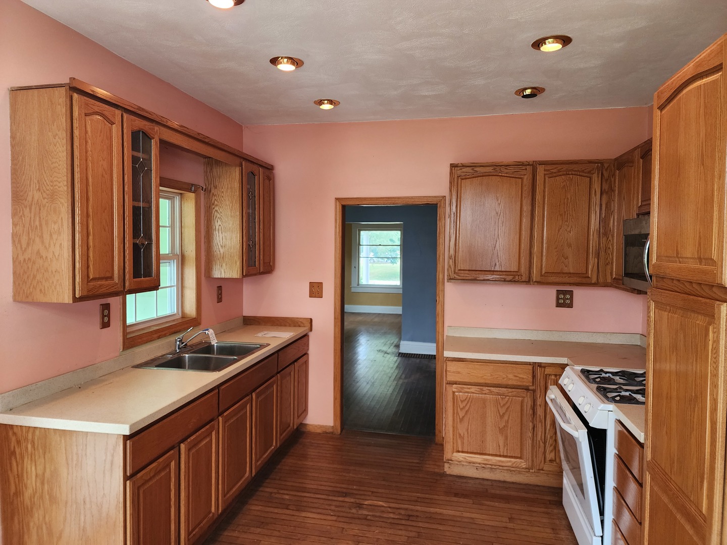 395 E 1st Avenue, Clifton, IL 60927