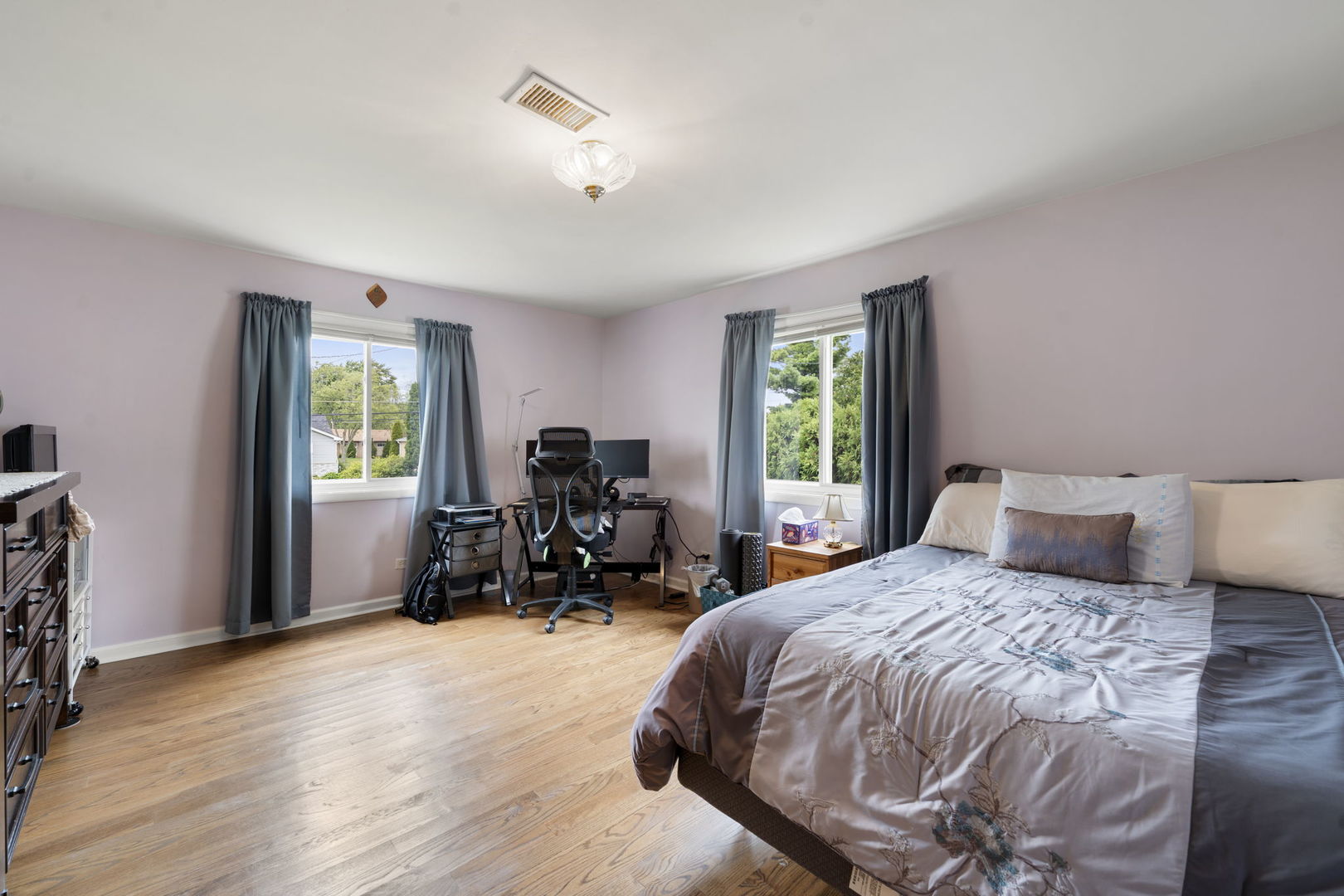 100 Des Plaines Lane, Hoffman Estates, IL 60169