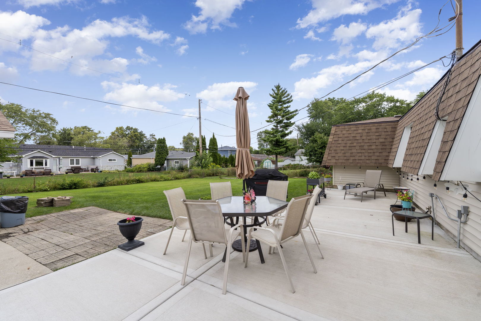 100 Des Plaines Lane, Hoffman Estates, IL 60169