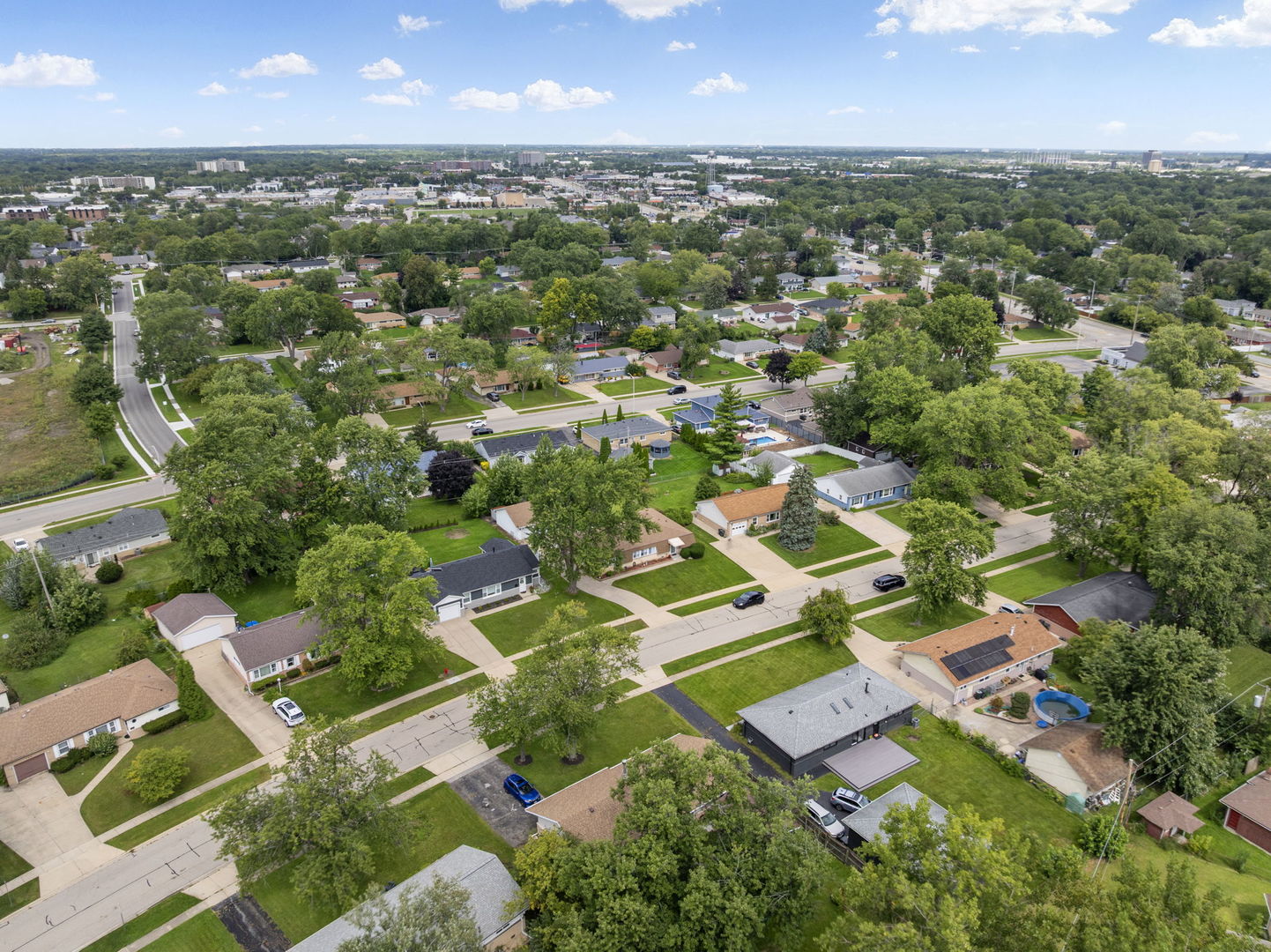 100 Des Plaines Lane, Hoffman Estates, IL 60169