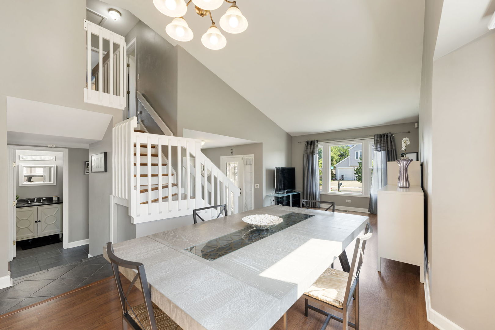 24 Fillmore Lane, Streamwood, IL 60107