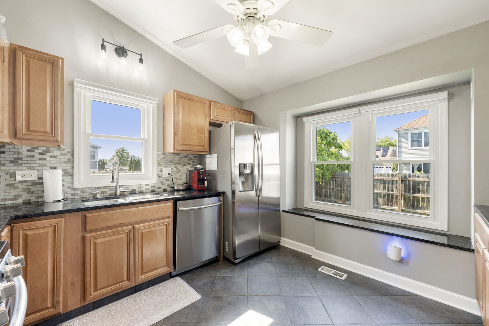 24 Fillmore Lane, Streamwood, IL 60107