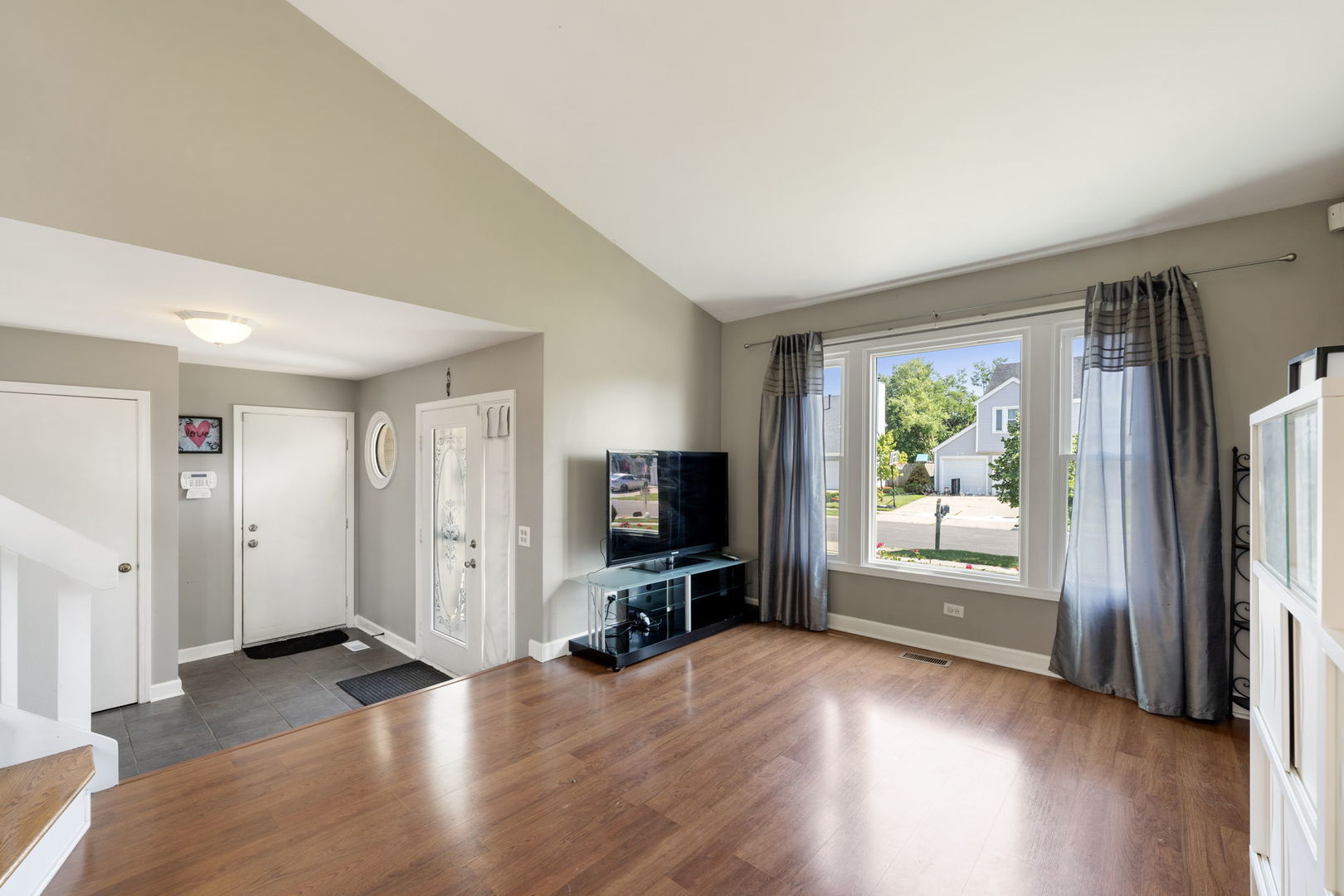 24 Fillmore Lane, Streamwood, IL 60107