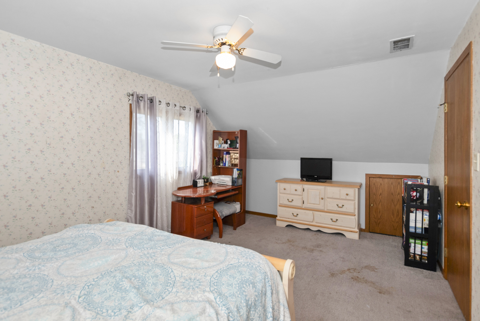 8907 Saratoga Drive, Bridgeview, IL 60455