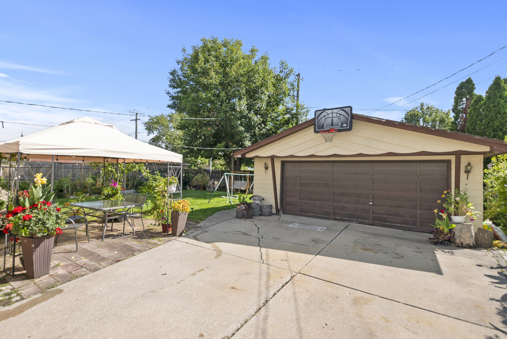 8907 Saratoga Drive, Bridgeview, IL 60455