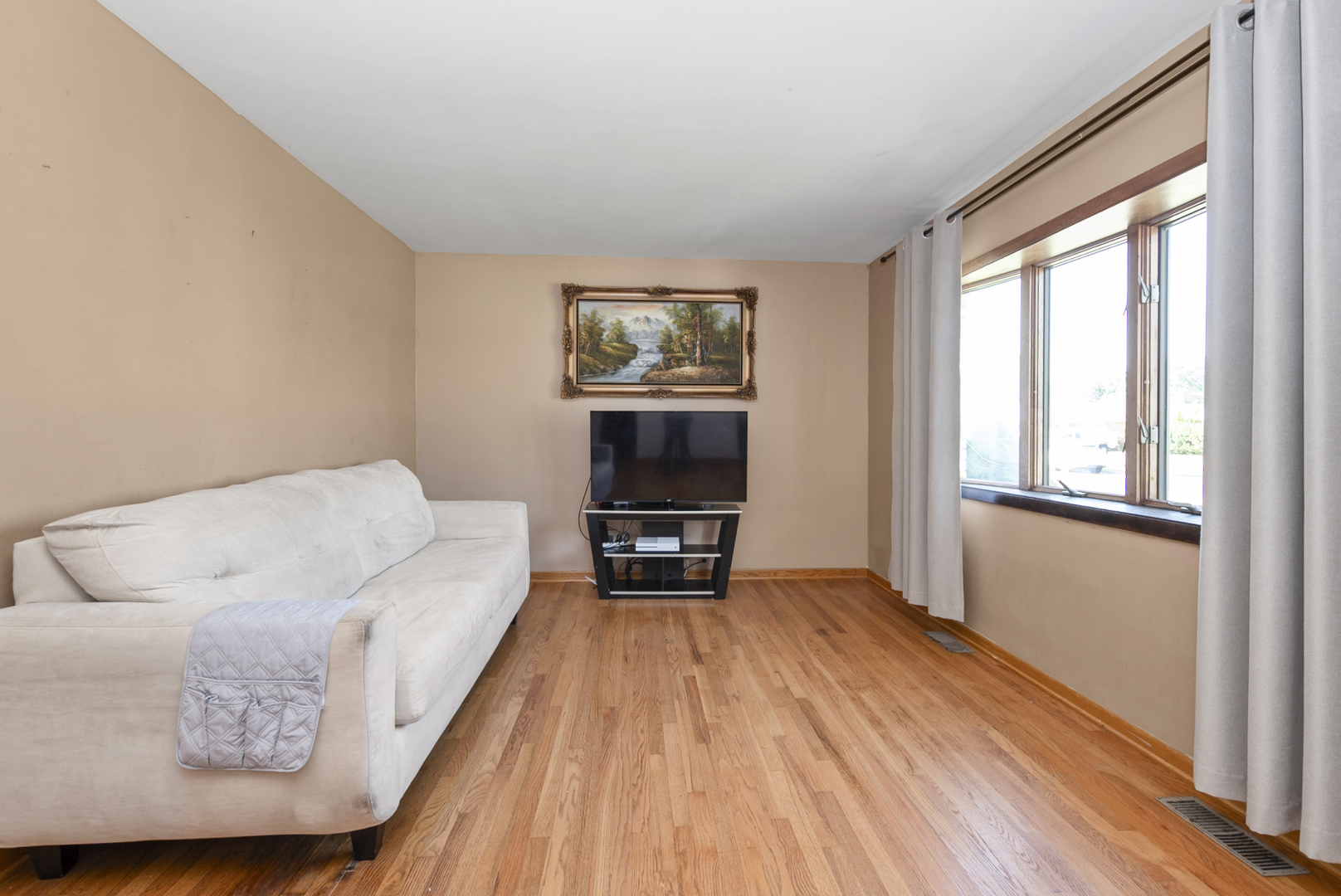 8907 Saratoga Drive, Bridgeview, IL 60455