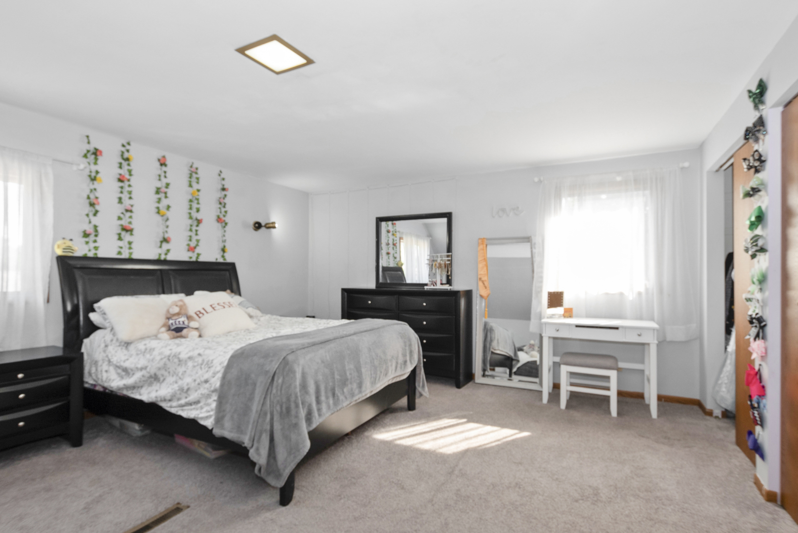 8907 Saratoga Drive, Bridgeview, IL 60455