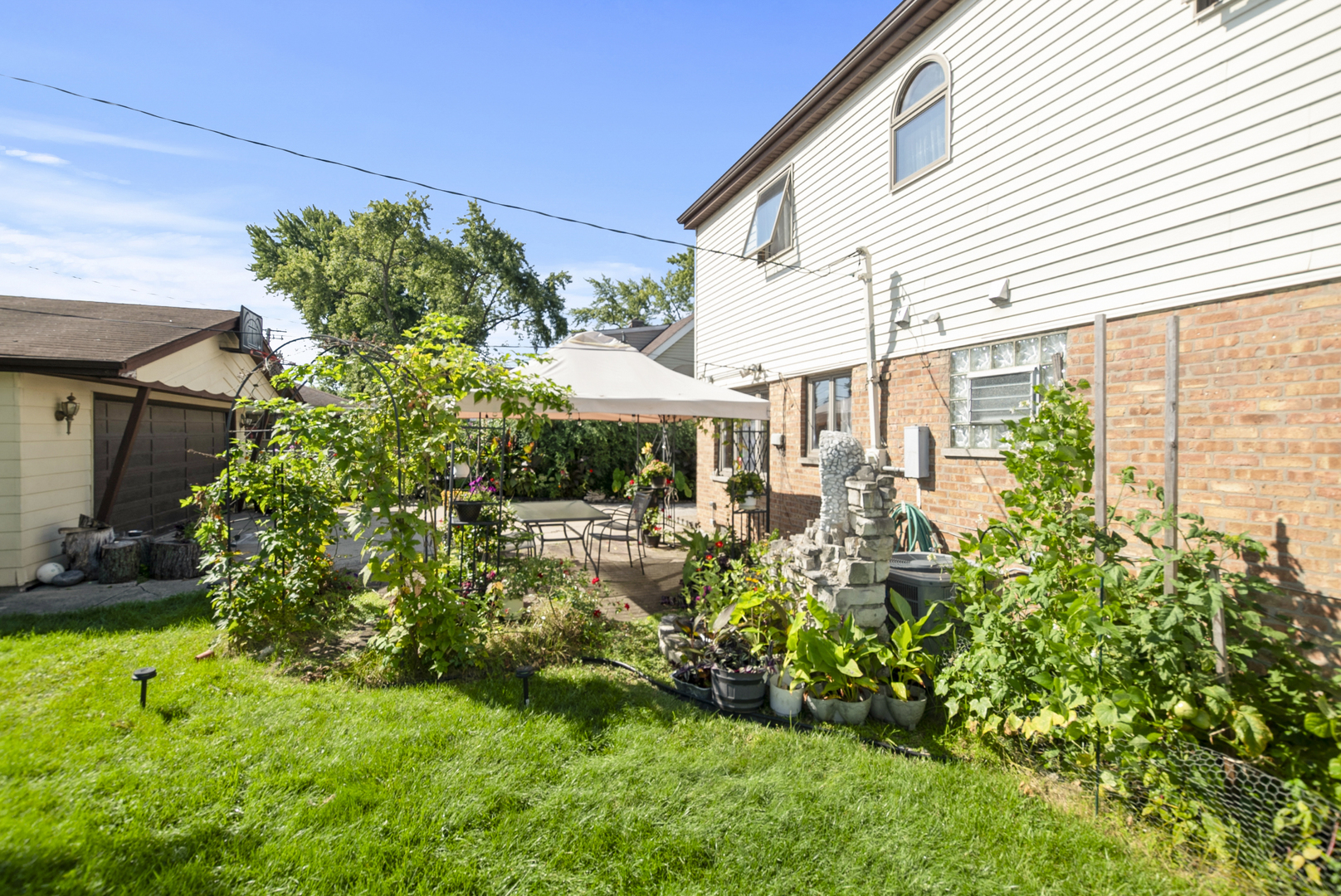 8907 Saratoga Drive, Bridgeview, IL 60455