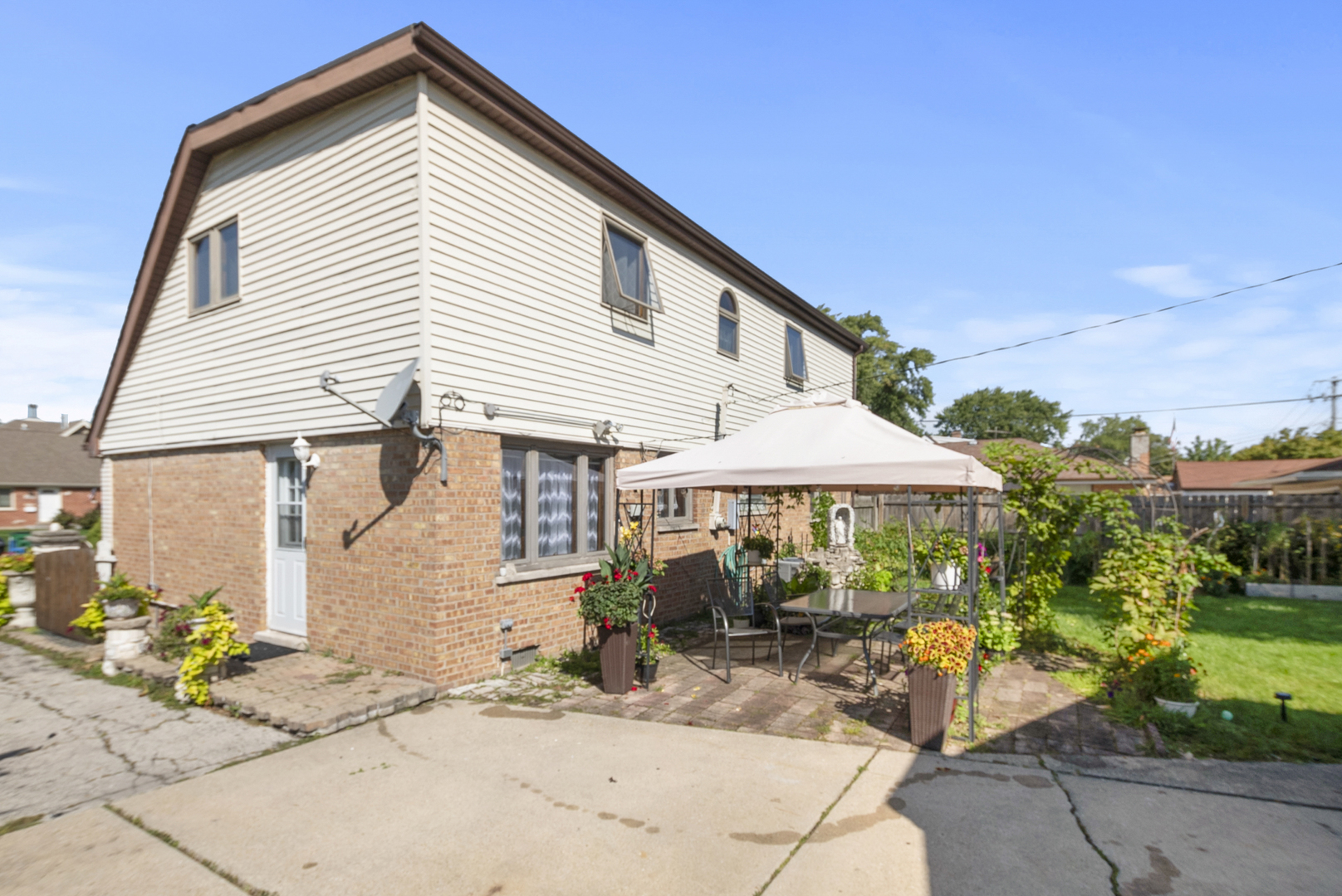 8907 Saratoga Drive, Bridgeview, IL 60455