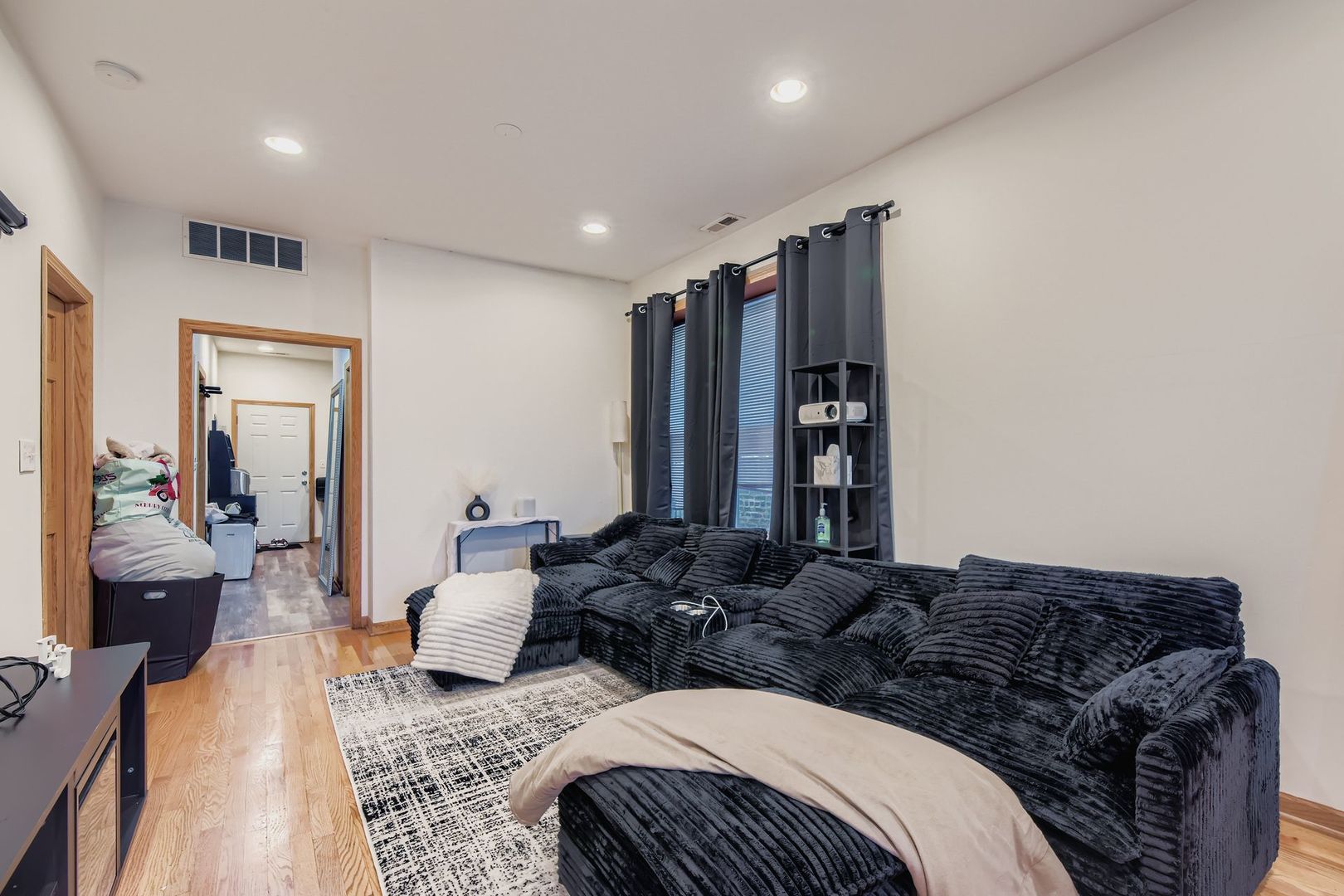 1010 N Trumbull Avenue, Chicago, IL 60651
