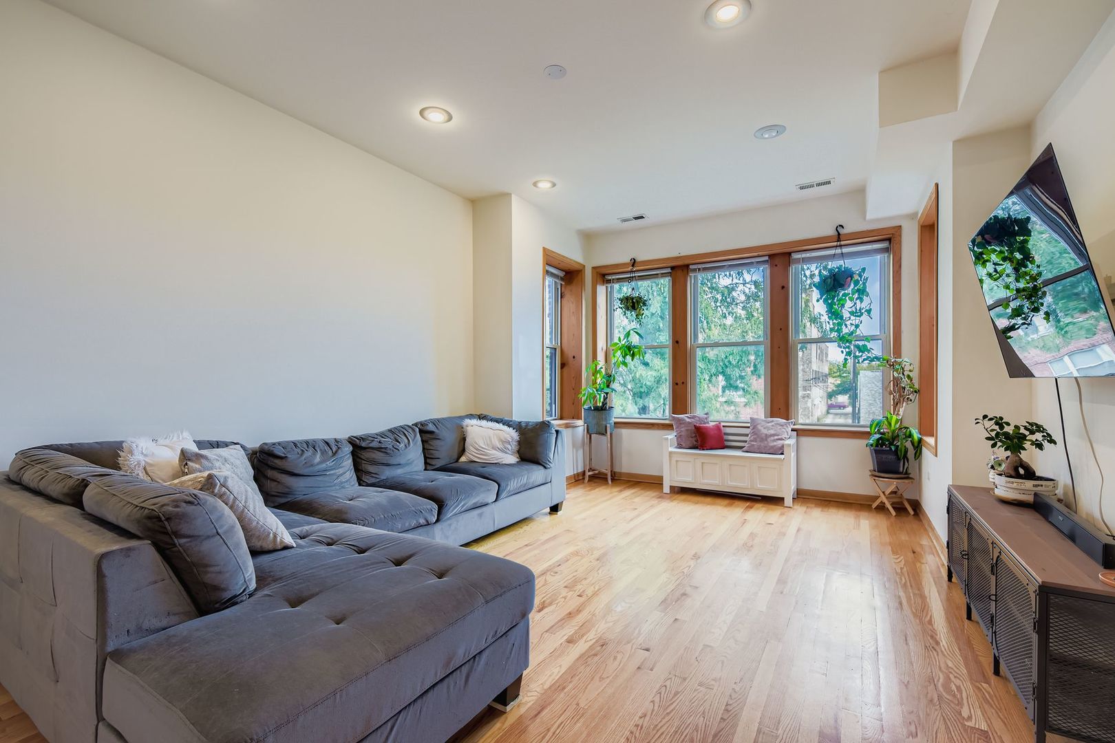 1010 N Trumbull Avenue, Chicago, IL 60651