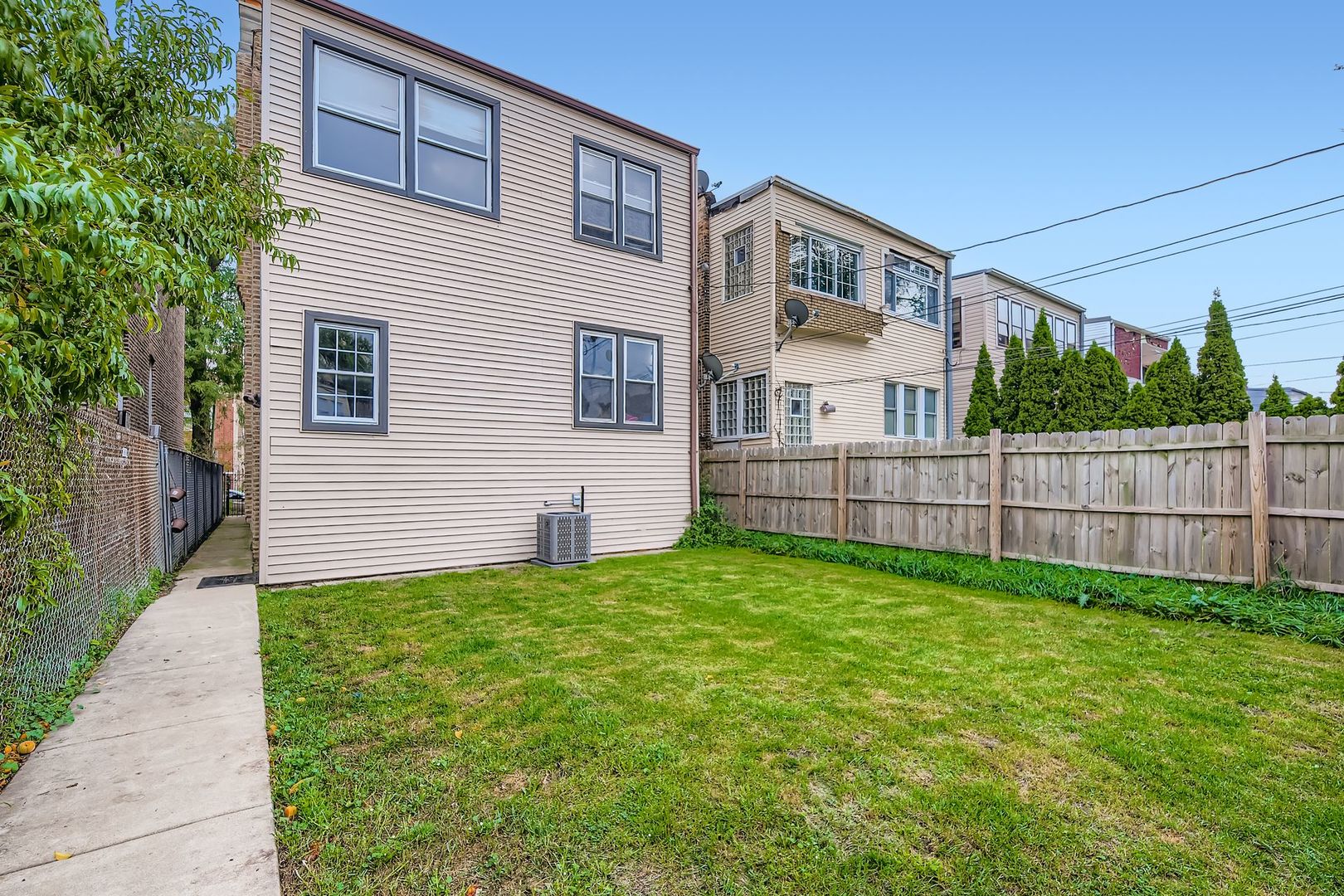 1010 N Trumbull Avenue, Chicago, IL 60651
