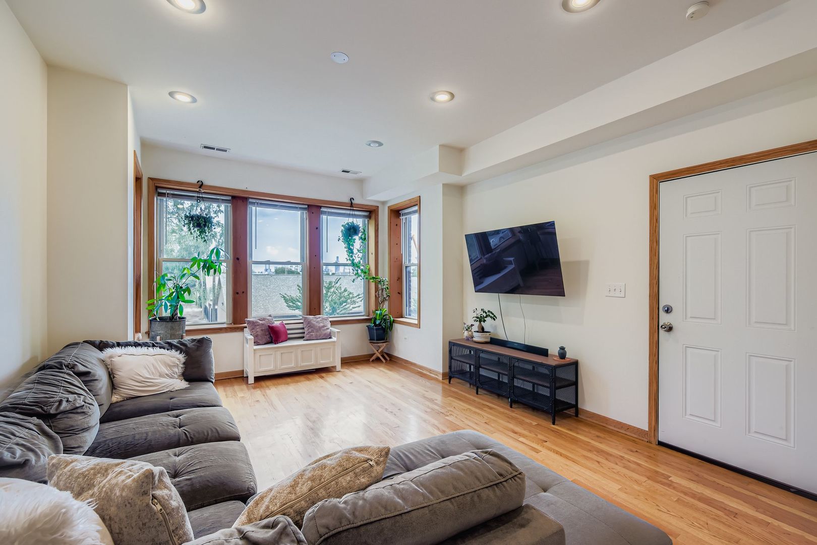 1010 N Trumbull Avenue, Chicago, IL 60651