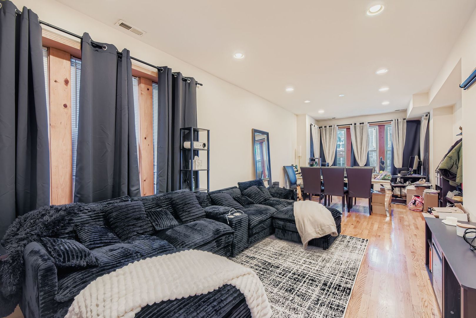 1010 N Trumbull Avenue, Chicago, IL 60651