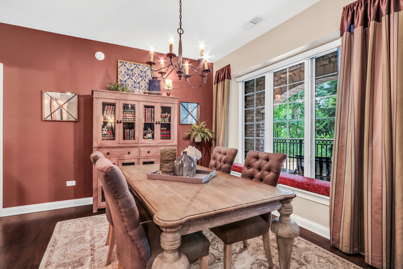 1800 Amberley Court #110, Lake Forest, IL 60045
