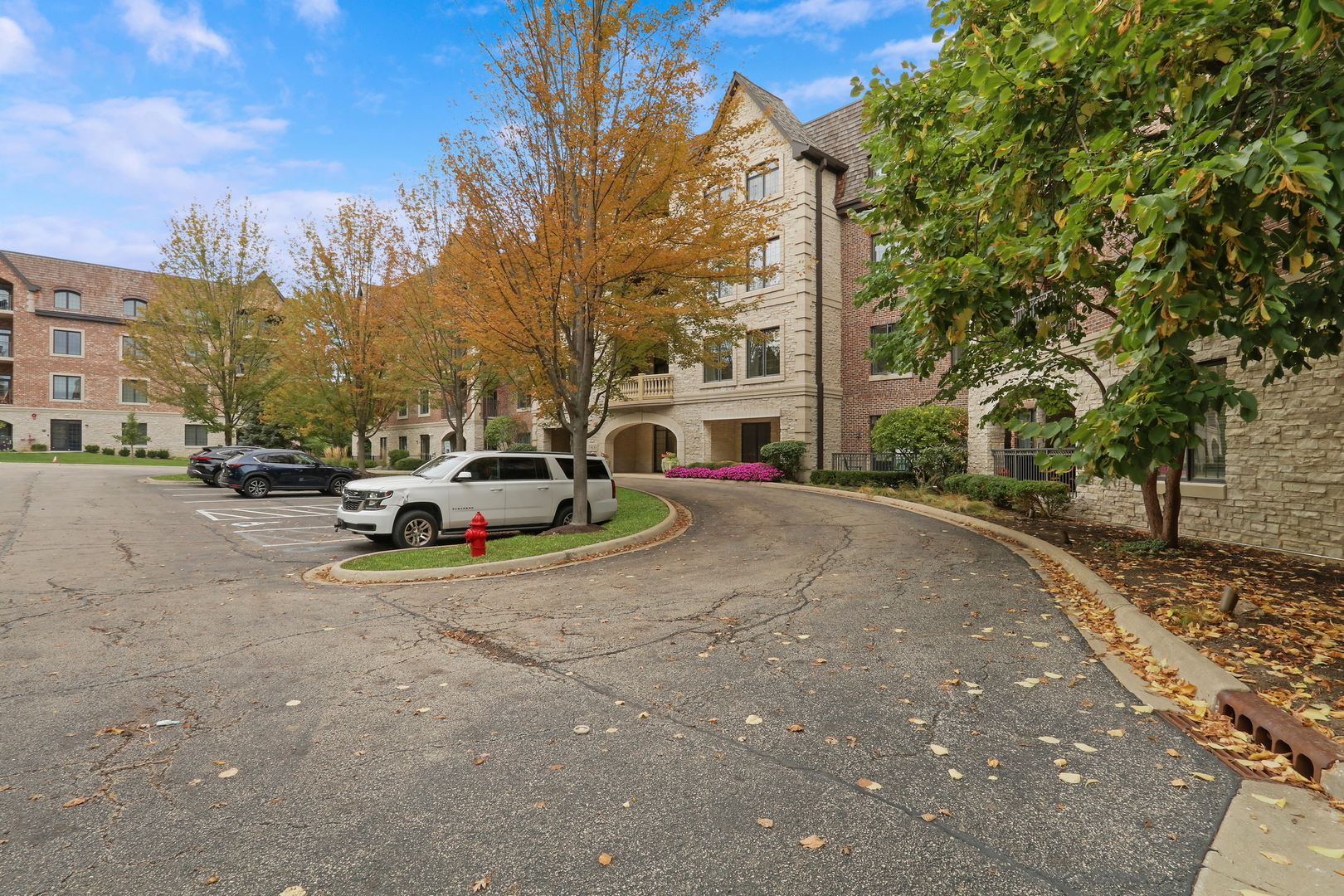 1800 Amberley Court #110, Lake Forest, IL 60045