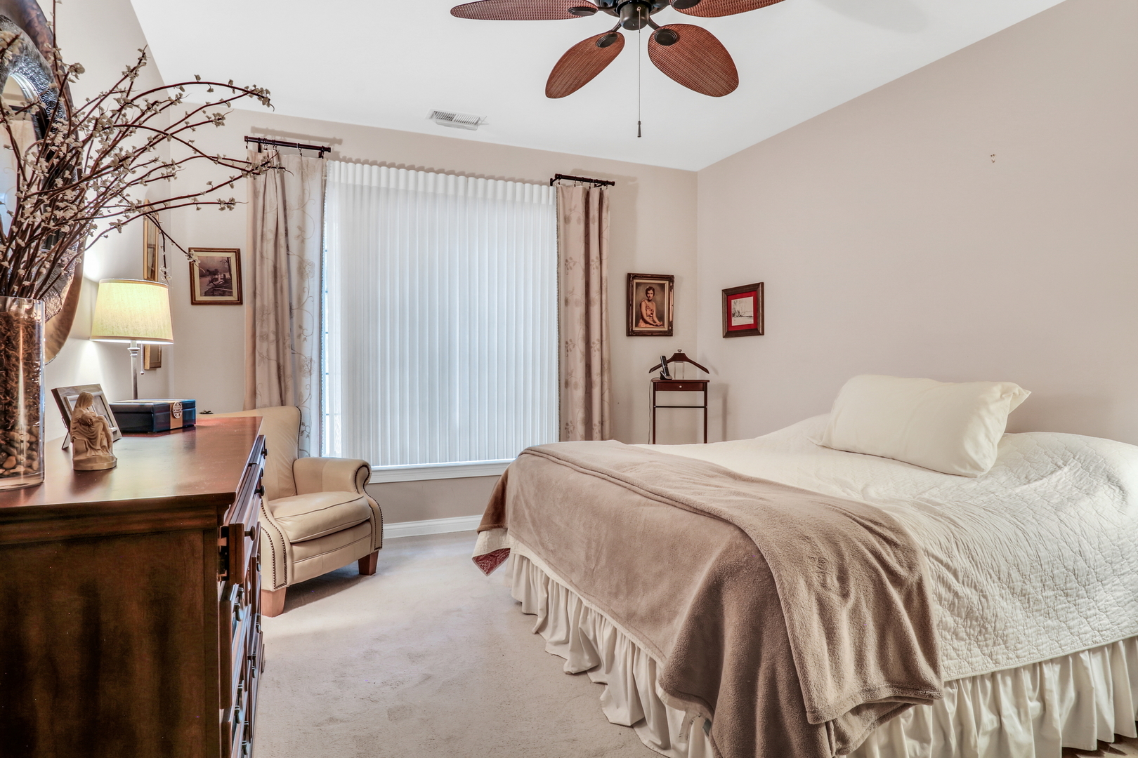 1800 Amberley Court #110, Lake Forest, IL 60045
