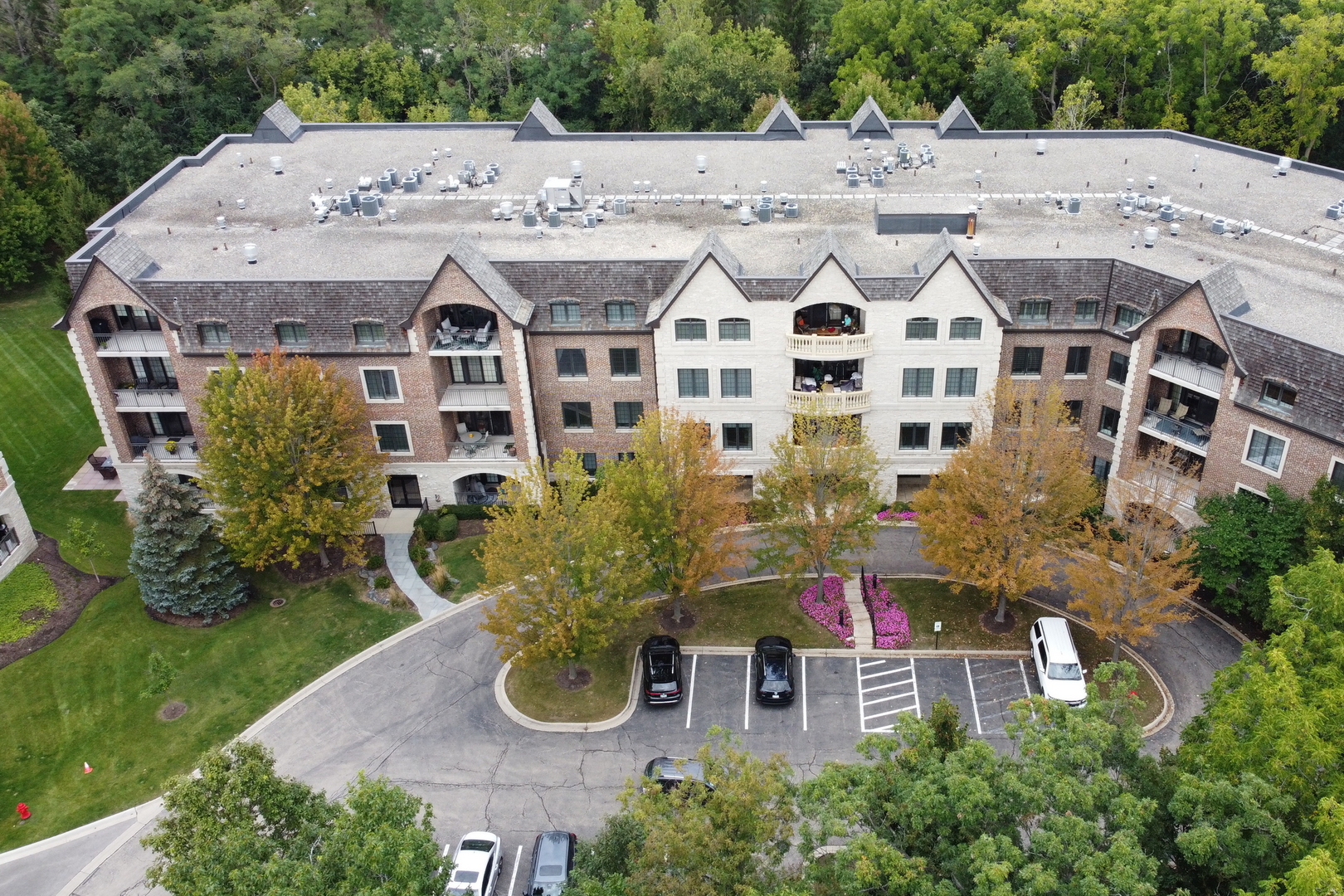 1800 Amberley Court #110, Lake Forest, IL 60045
