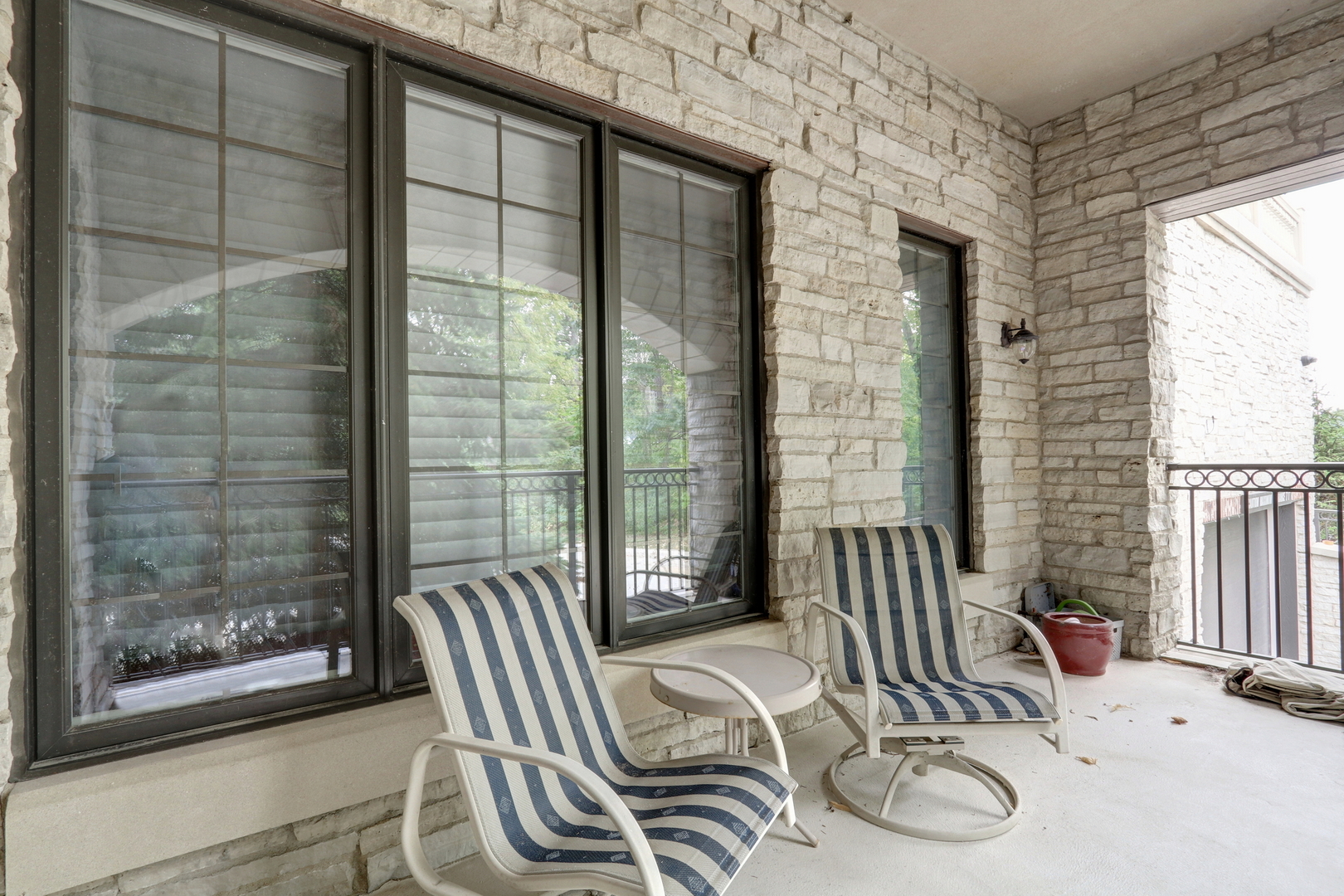 1800 Amberley Court #110, Lake Forest, IL 60045