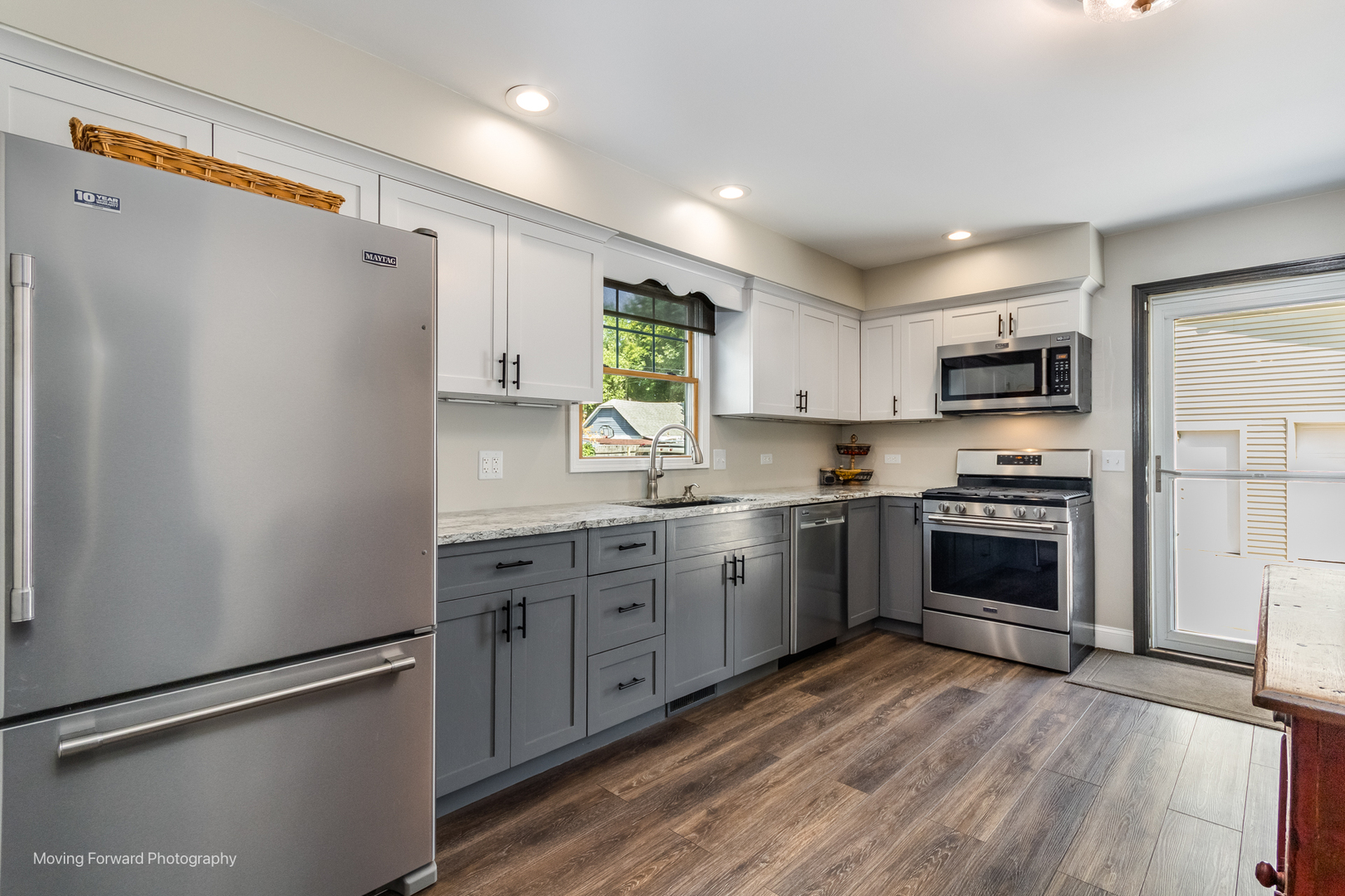 448 South Avenue, Aurora, IL 60505