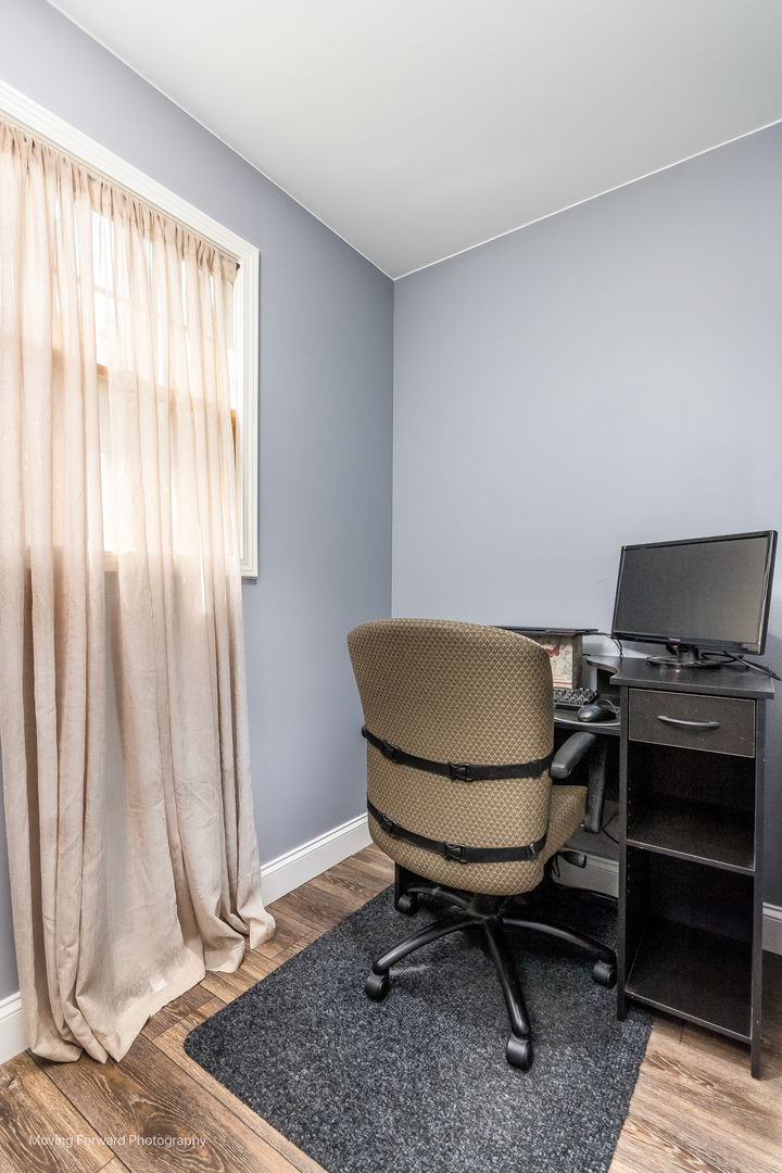 448 South Avenue, Aurora, IL 60505