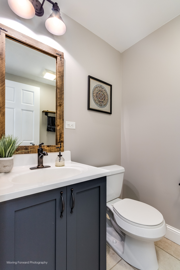 448 South Avenue, Aurora, IL 60505