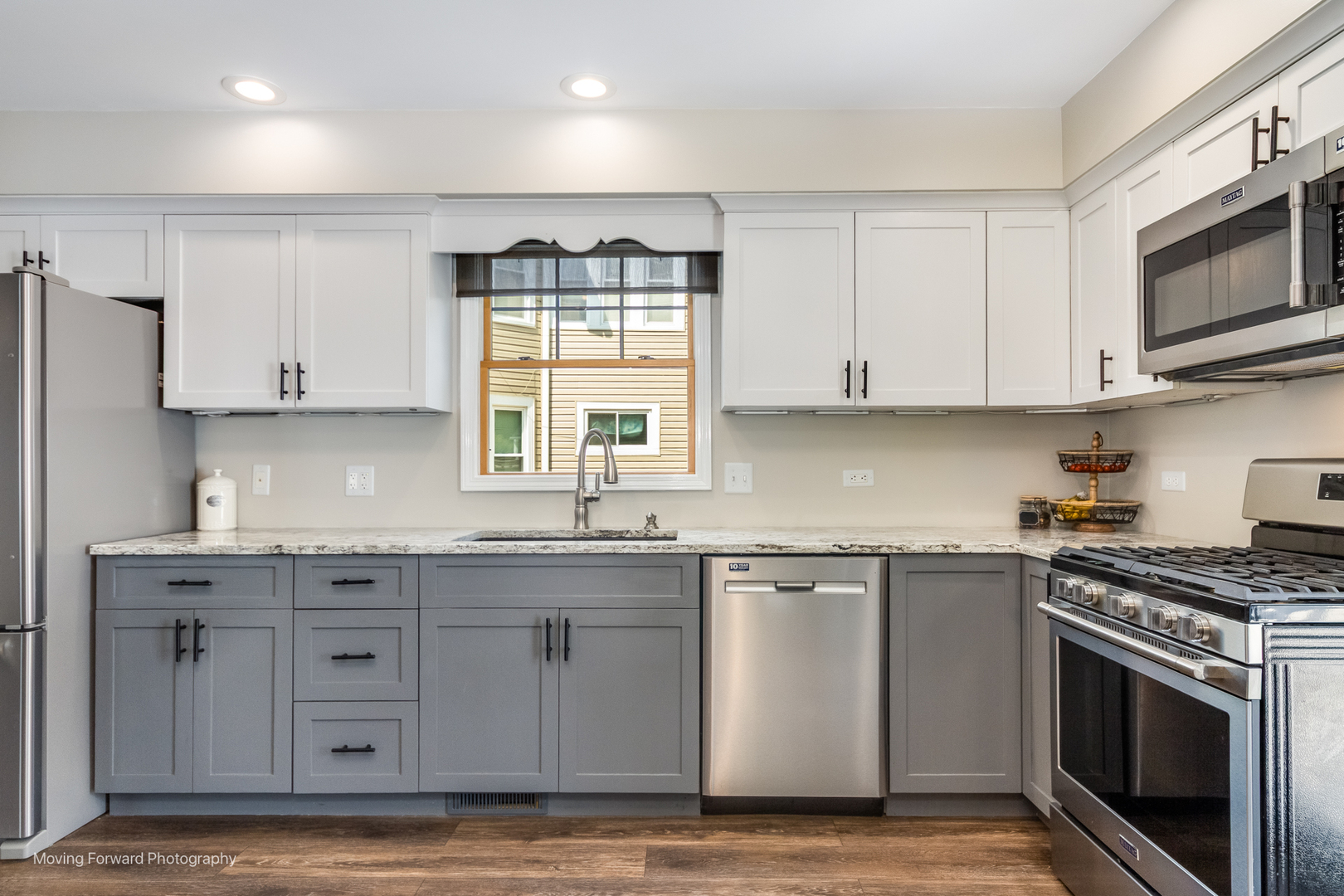 448 South Avenue, Aurora, IL 60505