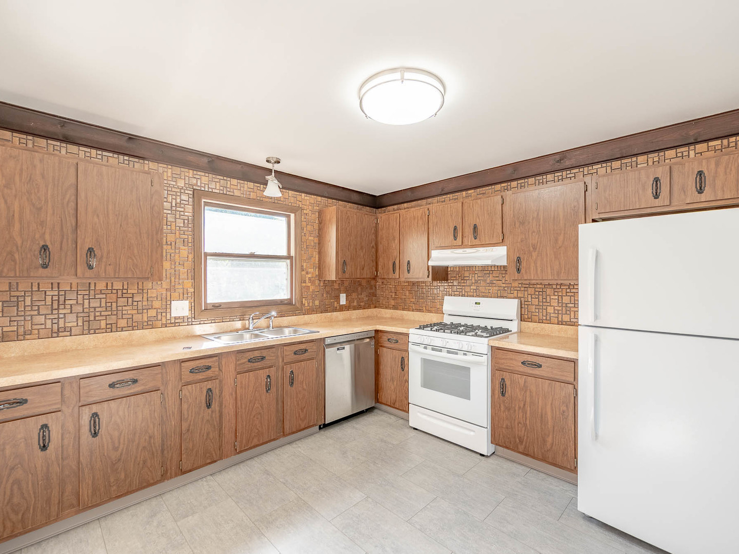 607 Silbury Court, McHenry, IL 60050