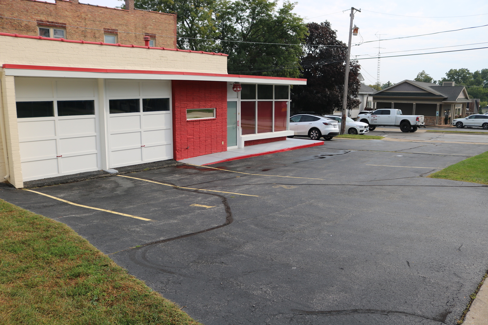 129 E SOUTH Street, Woodstock, IL 60098
